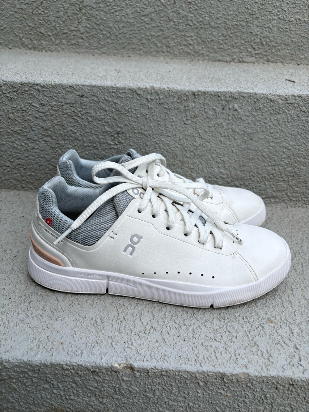 On Women's Low-Top “The Roger” Advantage Rosehip, White, Light Gray Gently Used